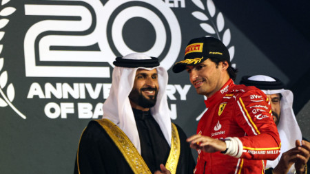 Карлос Сайнс завърши трети в първия старт в Бахрейн.