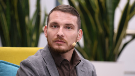 Адриан Николов