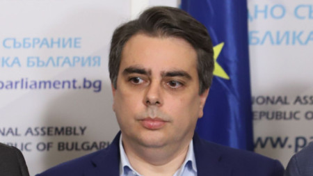 Асен Василев направи коментара след разговорите с ДБ за формиране на правителство