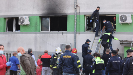 В четвъртък рано сутринта пожар в румънска болница погуби двама