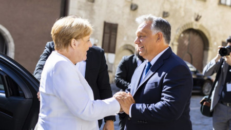 Ангела Меркел и Виктор Орбан разговаряха в унгарското градче Шопрон, където отбелязаха 30-годишнината от отварянето на границата между Унгария и Австрия, смятано за началото на края на Студената война.