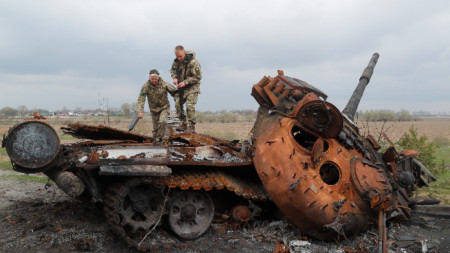 Унищожен руски танк край Киев, 16 април 2022 г.
