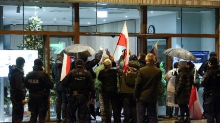 Протест пред централата на ПАП във Варшава