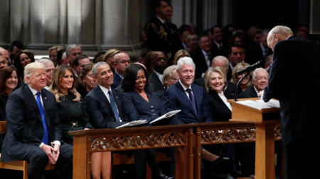 Доналд Тръмп, Мелания Тръмп, Барак Обама, Мишел Обама, Бил Клинтън, Хилари Клинтън и Джими Картър на погребението на президента Джордж Буш-старши - 5 декември 2018 в Националната катедрала във Вашингтон