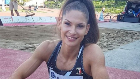 Габриела Петрова скочи 14.38 м 