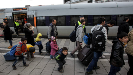 Дания отнема права за пребиваване на сирийци въпреки призивите на