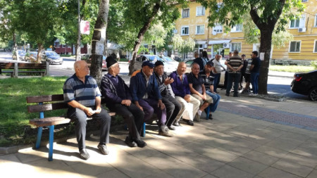 Жители на село Чуково протестират пред ВиК Кърджали