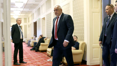 В кулоарите на Народното събрание по време на заседанието на 28 юли 2023 г. На снимката: председателят на ГЕРБ Бойко Борисов.
