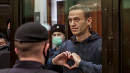 Личните лекари на руския опозиционер Алексей Навални го призоваха да