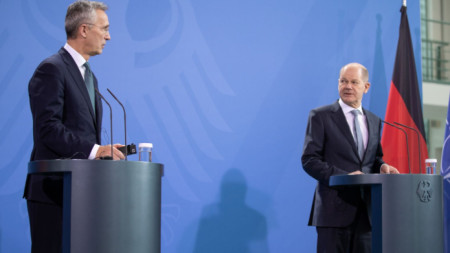 Пресконференция на шефа на НАТО Йенс Столтенберг и на германския канцлер Олаф Шолц