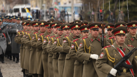 Армията следи внимателно обстановката в Украйна с повишена бдителност Това