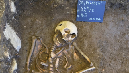 За ДНК анализ в Харвард предстои да бъдат изпратени откритите средновековни скелети.