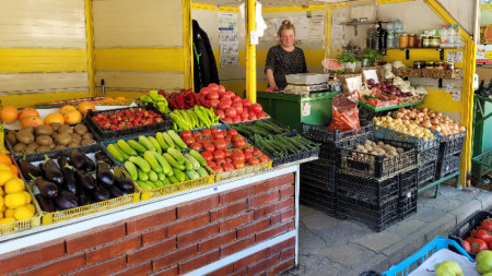 От седем години Антоанета Карабелова продава плодове и зеленчуци