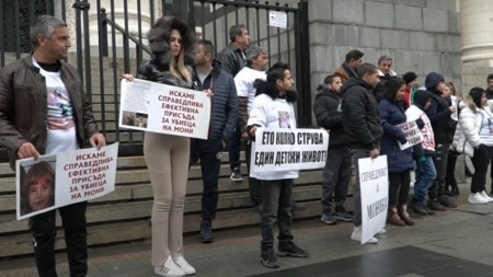 Протест пред Съдебната палата в София съпътства делото за смъртта на Моника