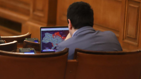 Информацията за уличени руски шпиони предизвика разнопосочни реакции в парламента