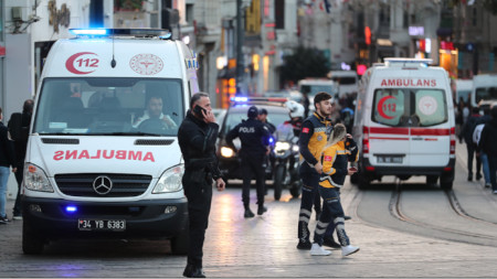 Истанбул, близо до мястото, където взрив уби 6 души и рани десетки -  13 октомври 2022 г.