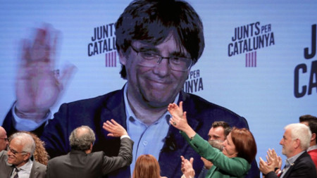 Карлес Пучдемон водеше кампанията си в Испания чрез видеоконферентна връзка.