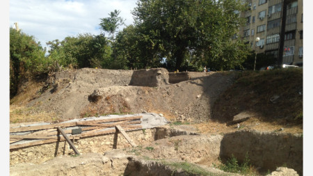 Археологически разкопки в Лом