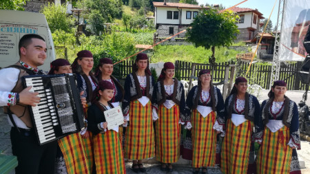 Състав от Смилян с участие на Националния фолклорен конкурс 