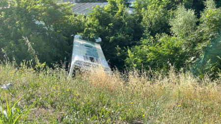 Автобус падна в канавка в Стара Загора Инцидентът се е