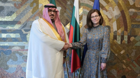 Bulgaria's Foreign Minister Teodora Genchovska with the Minister of Economy and Planning of Saudi Arabia Faisal bin Fadel Al-Ibrahim