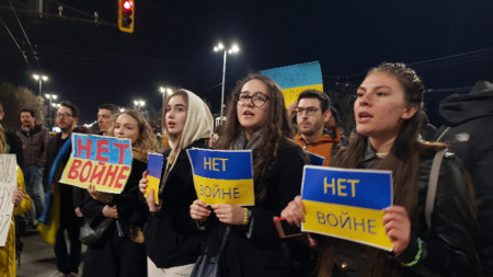 Sofya'daki barış yürüyüşüne yüzlerce Ukraynalı sığınmacı da katıldı ve 