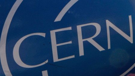 Европейската организация за ядрени изследвания ЦЕРН преустановява сътрудничеството си с