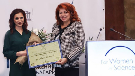През 2021 г. Мария  Калапсъзова получи отличието от вицепрезидента Илияна Йотова