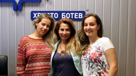Милица Джанджова, Ива Дойчинова и Зорница Безлянкова (отляво надясно)