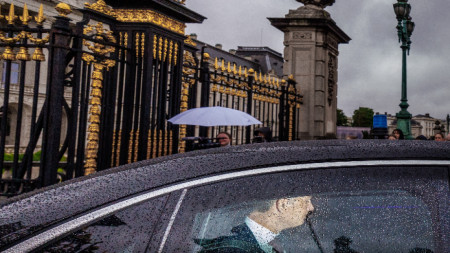 Премиерът в оставка Александър де Кро напуска кралския дворец в Брюксел след консултации за нов кабинет, 10 юни 2024 г.
