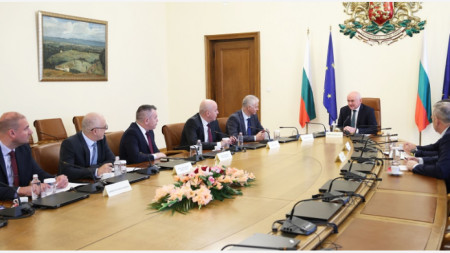 Премиерът Димитър Главчев проведе среща с ръководителите на службите
