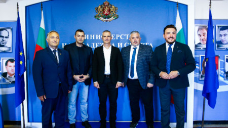 Отляво на дясно: Милан Михайлович, Ариф Маджид, Димитър Илиев, Антонио Конфлити и Алекс Падуре 