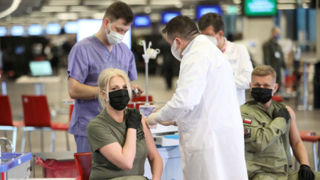Полша планира да ваксинира срещу Covid 19 най малко 10 милиона души