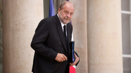 Френският правосъден министър ще бъде изправен пред съда по обвинение