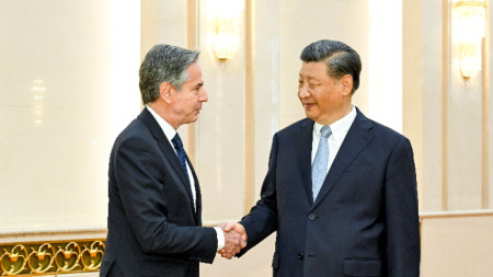 Китайският президент Си Цзинпин (вдясно) и държавният секретар на САЩ Антъни Блинкън - Пекин, 19 юни 2023