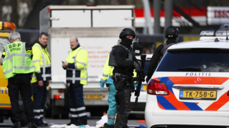 Полицията разследва стрелба в трамвай в холандския град Утрехт.