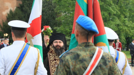 Но ще се състои традиционният водосвет на бойните знамена пред Паметника на Незнайния воин в София