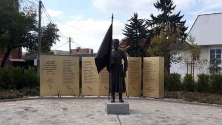 Паметникът на опълченците в Самоков