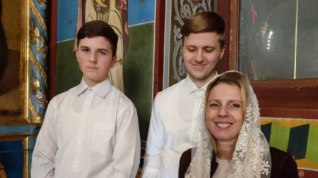 Виктория Викторовна и синовете ѝ Михаил и Владимир