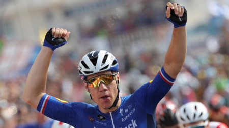 Нидерландецът Фабио Якобсен спечели осмия етап от колоездачната обиколката на