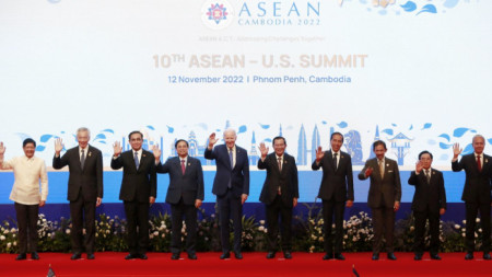 Президентът на САЩ Джо Байдън сред участниците в срещата на върха на АСЕАН в Пномпен