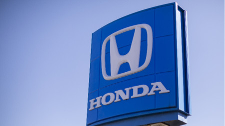 Honda Motor Company обяви в петък че ще намали производството