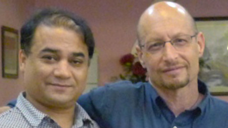 Илхам Тохти (вляво) с американския проф. Елиът Спърлинг