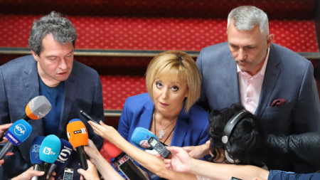 Депутатите Тошко Йорданов, Мая Манолова и Николай Хаджигенов в Народното събрание