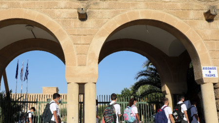 В училищата в Кипър започва нова активна политика за по ефективна