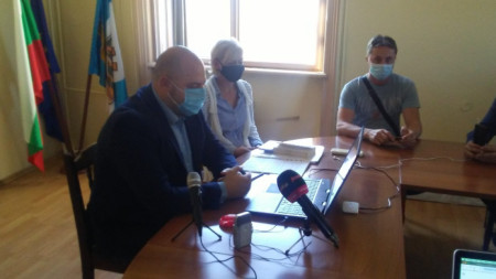 Тодор Тодоров (вляво) е в изолация заради коронавирус