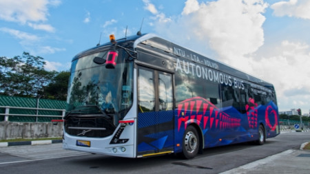 Автономният електрически автобус на „Волво“