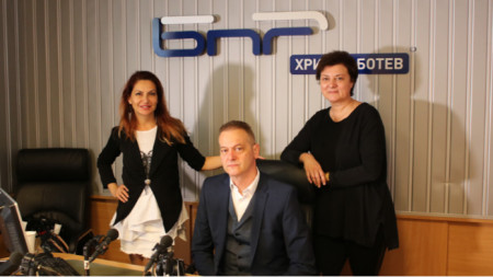 Ива Дойчинова, Николай Неделчев и Мария Василева (отляво надясно)