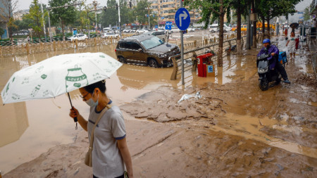 Наводнение в Пекин след много силни дъждове