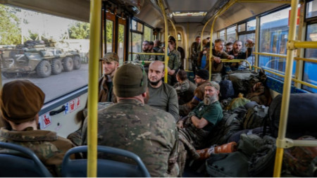 Украйна се надява изведените бойци от “Азовстал” да бъдат разменени за руски военнопленници 